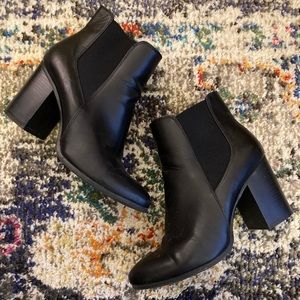 Forever 21 Chunky Heeled Black Boots
